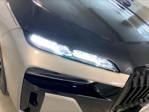 Certified 2023 BMW 760i xDrive AWD/4WD image 28