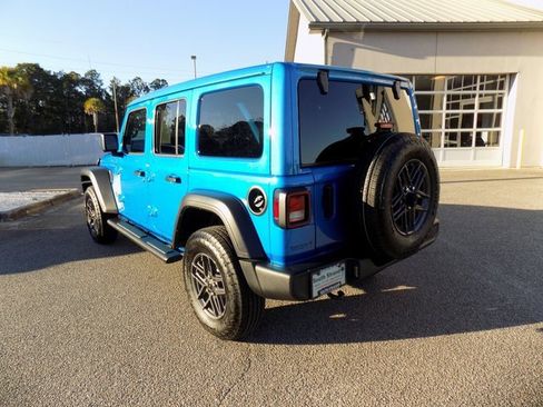 Certified 2025 Jeep Wrangler Sport S image 9