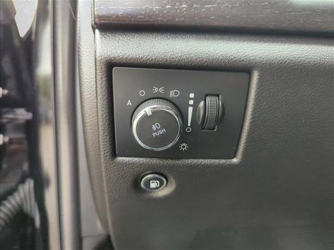 Used 2018 Jeep Grand Cherokee Altitude AWD/4WD image 17