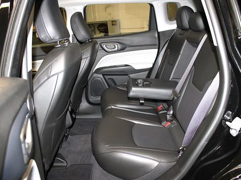 Certified 2022 Jeep Compass Latitude w/ Sun and Sound Group AWD/4WD image 29