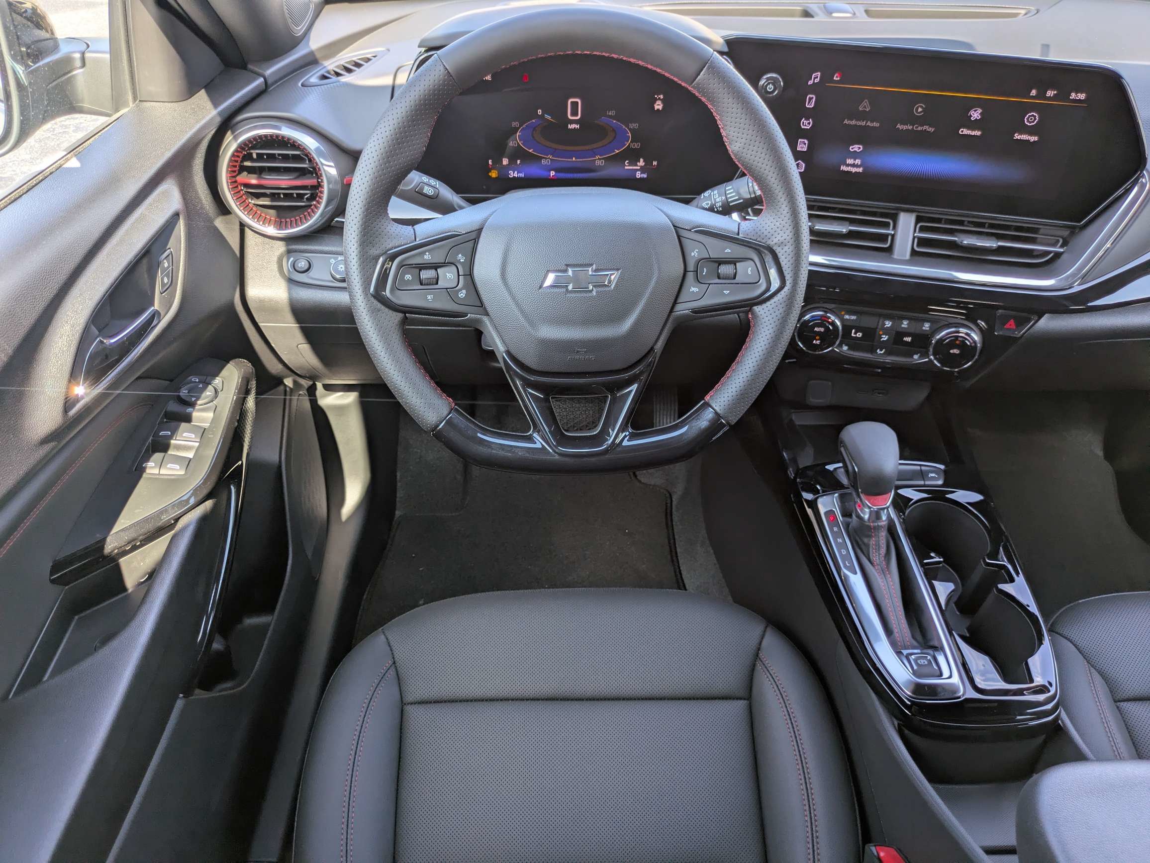 New 2026 Chevrolet Trax RS w/ Sunroof Package FWD image 4