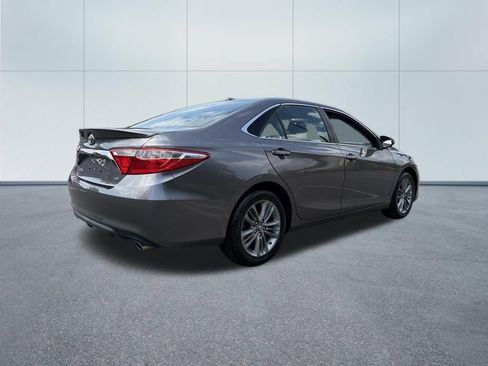 Used 2017 Toyota Camry SE w/ Moonroof Package FWD image 5