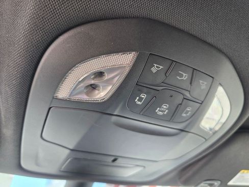 Used 2025 Chrysler Pacifica Select FWD image 26