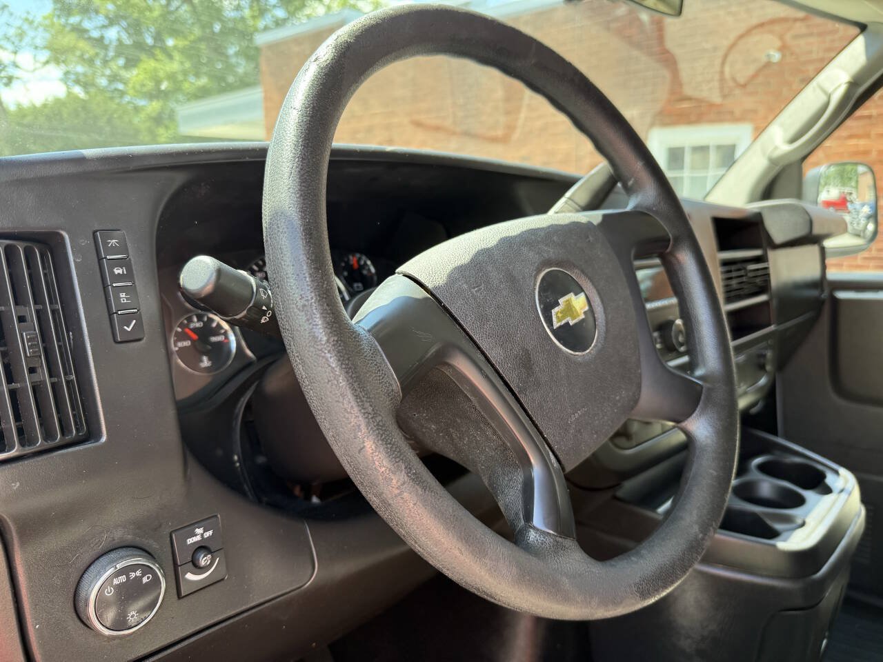 Used 2015 Chevrolet Express 2500 RWD image 14