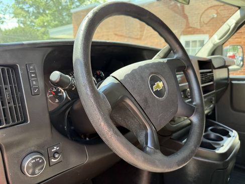 Used 2015 Chevrolet Express 2500 RWD image 14