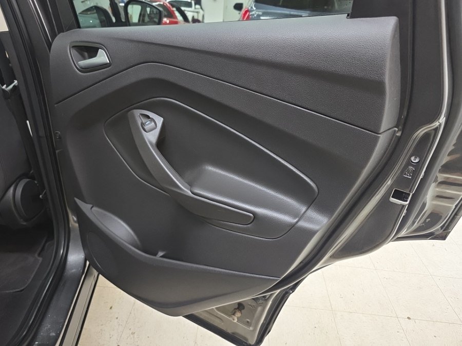 Used 2018 Ford Escape SE w/ SE Sync 3 Package AWD/4WD image 15