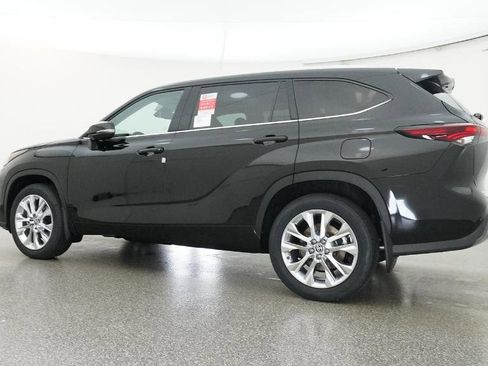 New 2026 Toyota Highlander Limited image 12