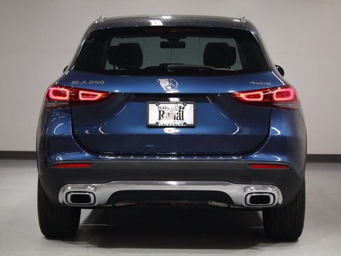 Used 2022 Mercedes-Benz GLA 250 4MATIC image 11