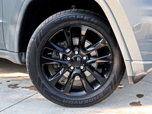 Used 2022 Jeep Grand Cherokee Laredo X AWD/4WD image 13