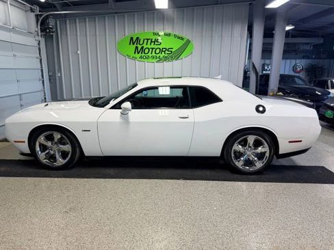 Used 2017 Dodge Challenger R/T w/ Driver Convenience Group image 5