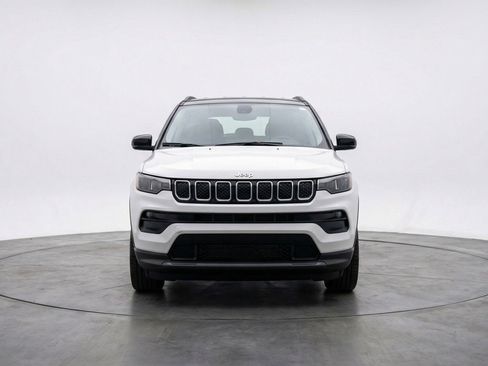 Used 2025 Jeep Compass Limited AWD/4WD image 1