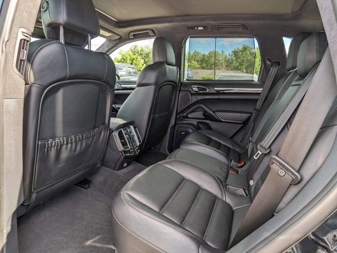 Used 2016 Porsche Cayenne Turbo S image 18
