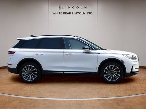 Used 2025 Lincoln Corsair Reserve FWD image 4