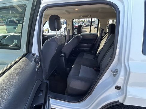 Used 2017 Jeep Patriot Sport w/ Power Value Group FWD image 15
