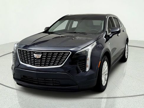 Certified 2023 Cadillac XT4 Luxury w/ Cold Weather Package FWD image 8