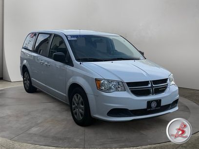 Used 2018 Dodge Grand Caravan SE w/ UConnect Hands-Free Group