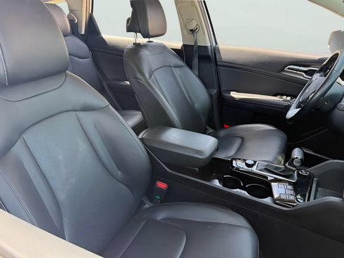 Used 2025 Kia Sportage EX FWD image 17