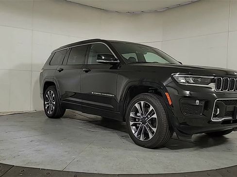 Used 2024 Jeep Grand Cherokee L Overland image 2