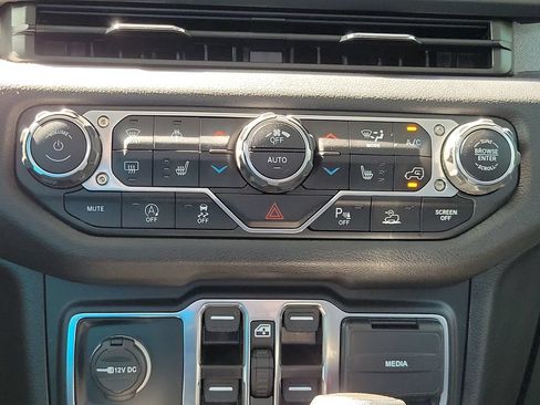 Used 2024 Jeep Gladiator Sport AWD/4WD image 22