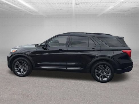 Certified 2023 Ford Explorer XLT w/ Equipment Group 202A AWD/4WD image 7