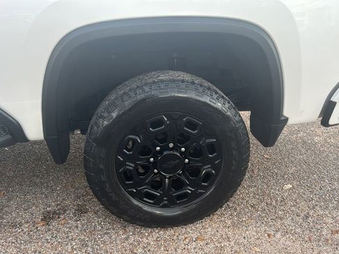 Used 2022 Chevrolet Silverado 2500 High Country w/ Technology Package image 17