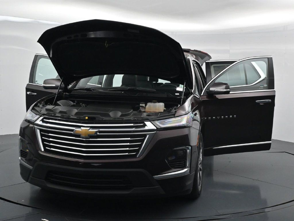 Used 2023 Chevrolet Traverse Premier FWD image 36