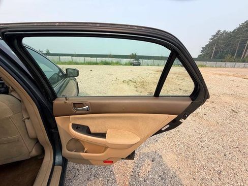 Used 2004 Honda Accord LX image 28