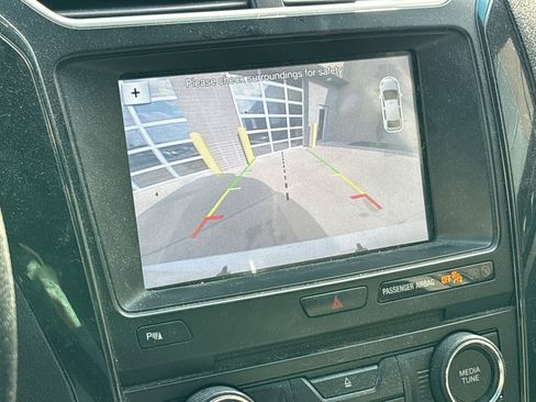 Used 2017 Ford Explorer XLT w/ Equipment Group 202A image 24