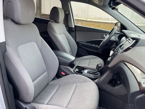 Used 2017 Hyundai Santa Fe SE FWD image 16