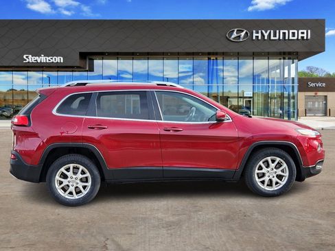 Used 2017 Jeep Cherokee Latitude w/ Safety/Convenience Group image 4