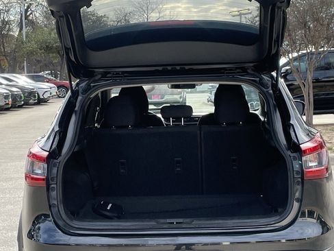 Used 2021 Nissan Rogue Sport S image 24