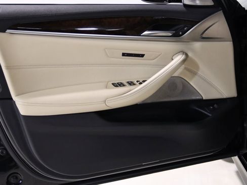 Used 2018 BMW M550i xDrive image 32