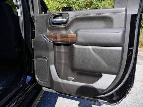 Used 2023 GMC Sierra 2500 SLE image 37