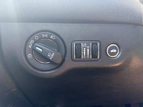 Used 2022 Dodge Challenger R/T RWD image 31