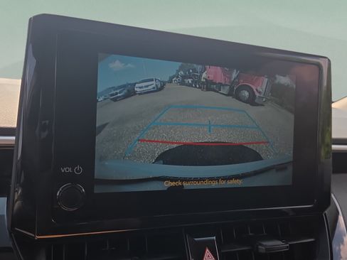 Used 2025 Toyota Corolla LE FWD image 19