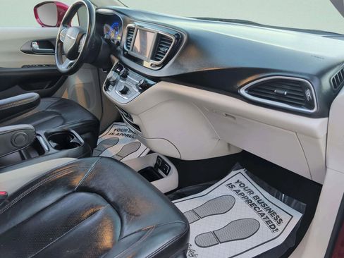 Used 2020 Chrysler Pacifica Touring-L image 34