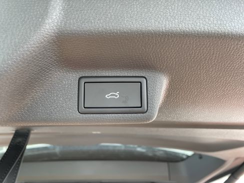 New 2025 Volkswagen ID. Buzz 1st Edition RWD image 10