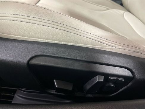 Used 2024 BMW Z4 sDrive30i w/ Premium Package image 12