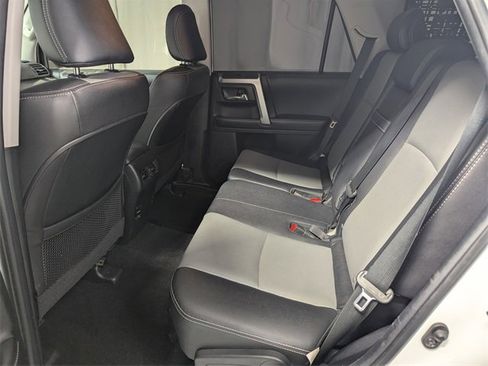 Used 2018 Toyota 4Runner SR5 Premium image 9