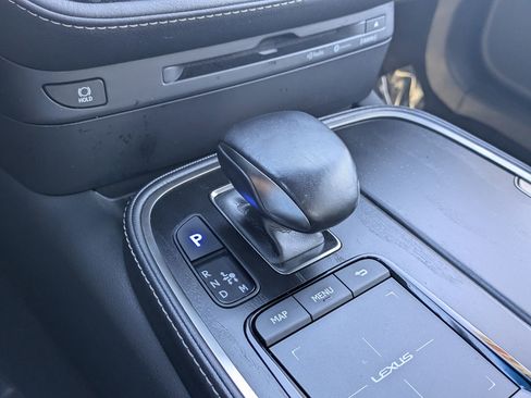 Used 2021 Lexus LS 500 w/ Accessory Package (Z2) image 17