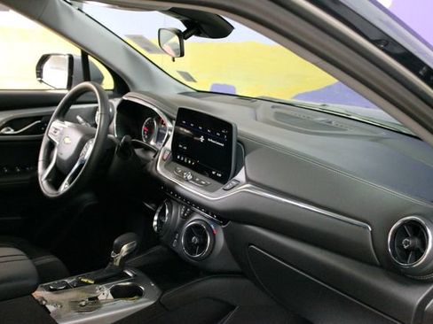 Used 2025 Chevrolet Blazer LT FWD image 12