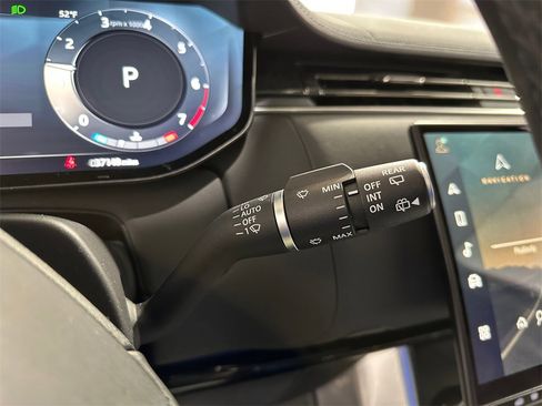 Used 2023 Land Rover Range Rover SE image 17