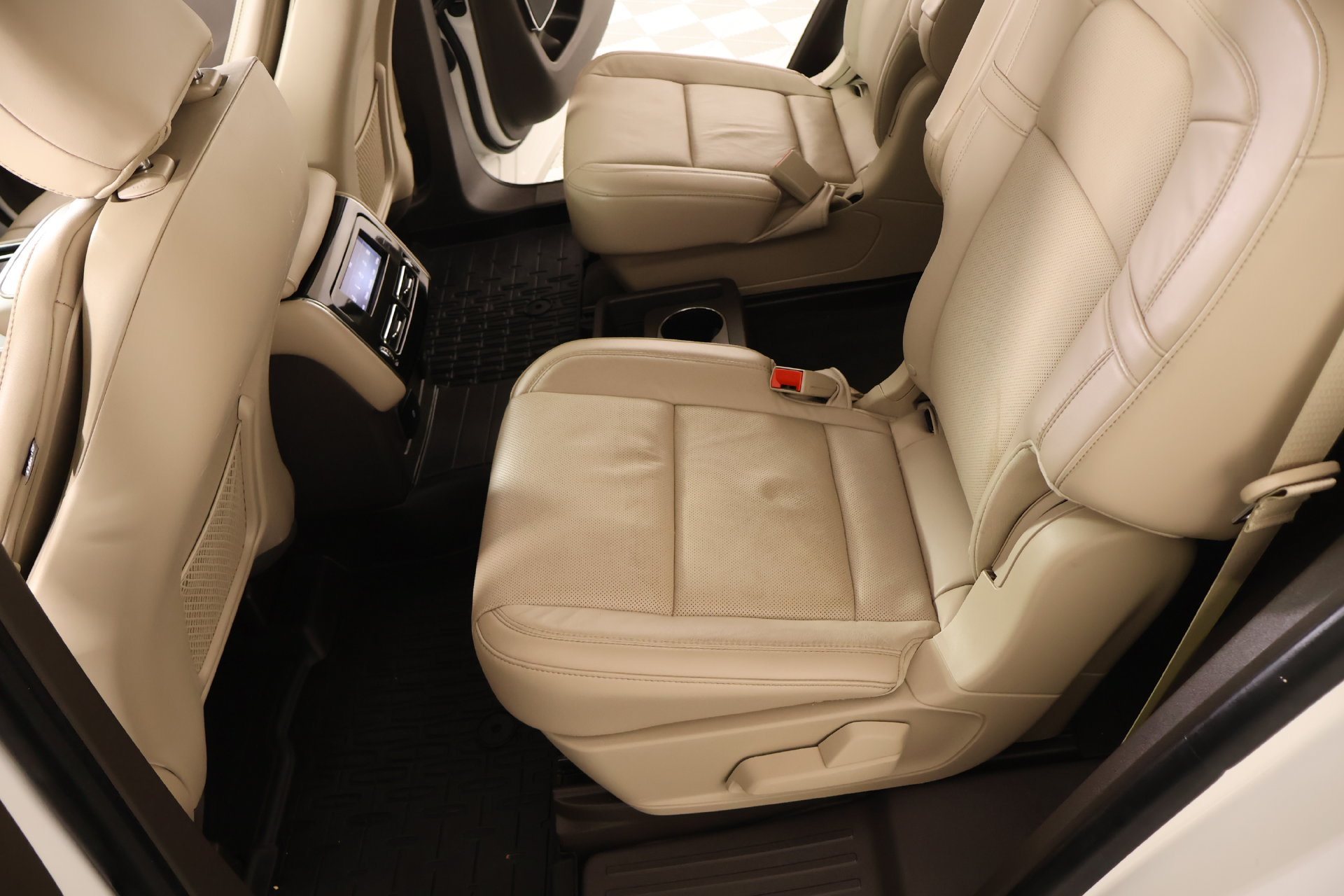 Certified 2024 Lincoln Aviator Reserve w/ Elements Package Plus AWD/4WD image 13