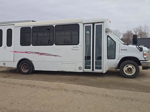 Used 2013 Ford E-450 and Econoline 450 Super Duty w/ Shuttle Bus Prep Pkg RWD image 6