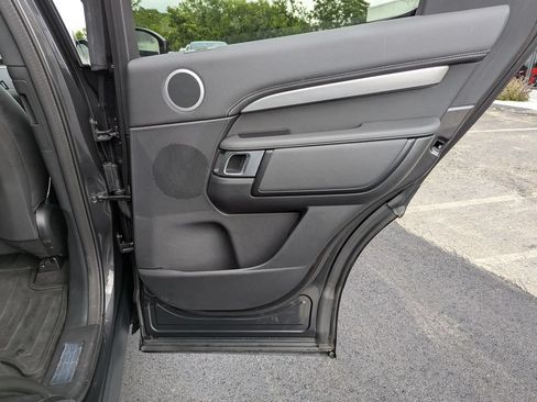 Used 2025 Land Rover Discovery Dynamic SE AWD/4WD image 35