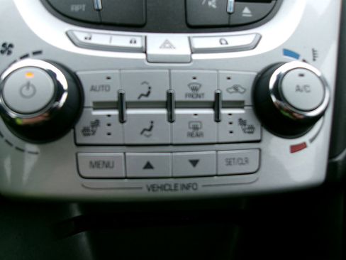 Used 2015 Chevrolet Equinox LT image 18