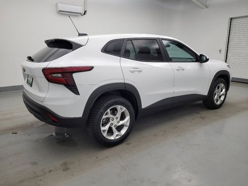 Used 2024 Chevrolet Trax LS w/ LS Convenience Package image 10