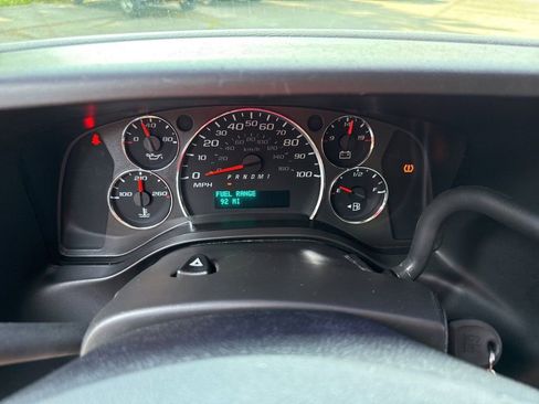 Used 2019 Chevrolet Express 2500 image 2