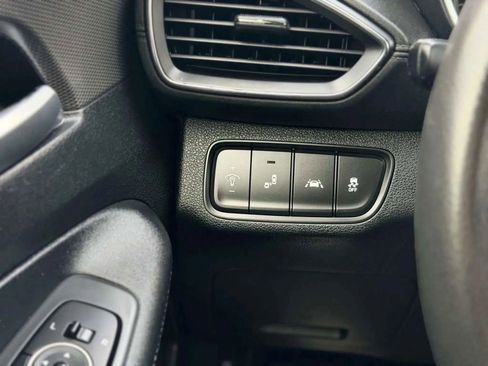 Used 2019 Hyundai Santa Fe SE image 13