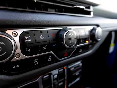 New 2025 Jeep Gladiator Sport image 15